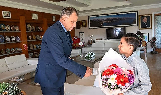 Minik Ege Eymen Ünal, 23 Nisan Başkanı oldu