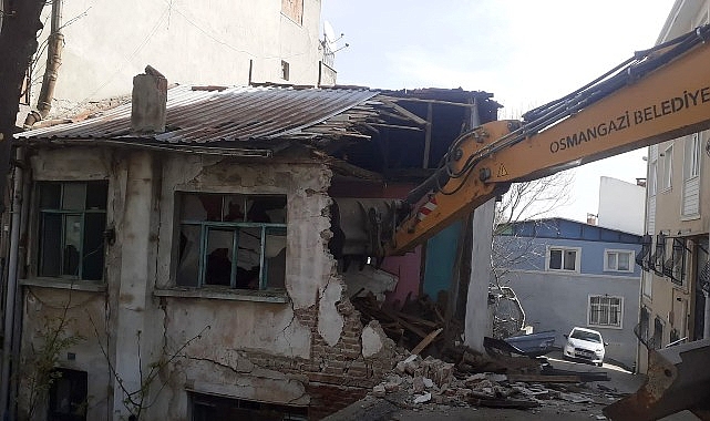 Osmangazi’de metruk binalar yıkılıyor