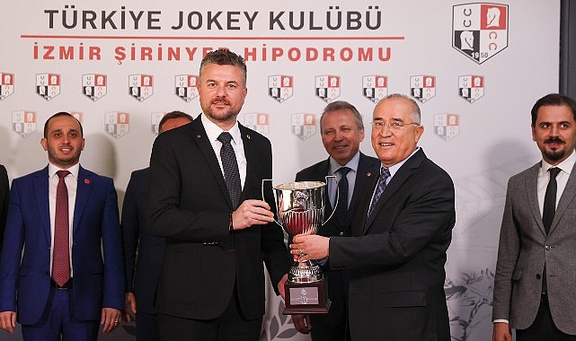 Şirinyer Hipodromu’nda Buca Belediye Başkanlığı Koşusu heyecanı