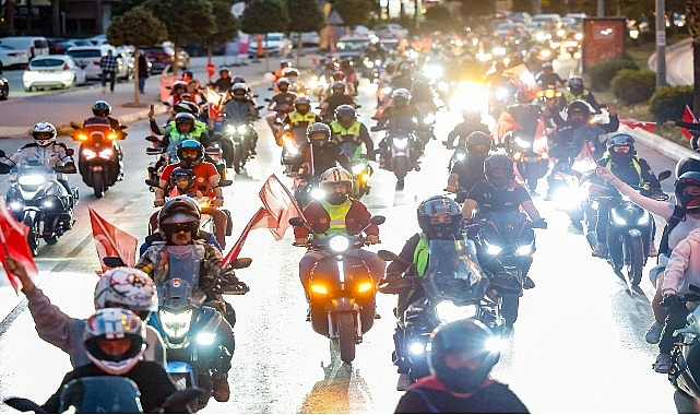 Yenişehir Belediyesi araçlı kortejle 23 Nisan coşkusunu kente yaydı