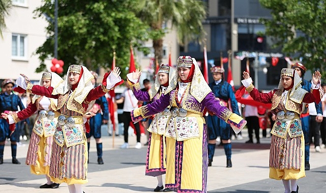 19 Mayıs Atatürk’ü Anma Gençlik ve Spor Bayramı, Narlıdere’de de resmi törenlerle kutlandı
