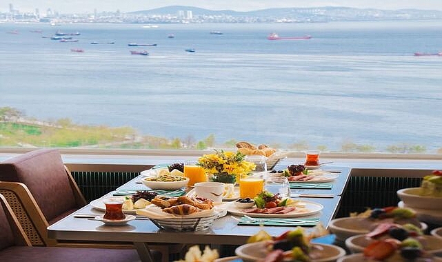 Anneler Günü’nde Marmara Denizi Manzarasında Brunch Keyfi: Sky167’de Annenize Lezzetle Taçlanan Bir Gün Hediye Edin!