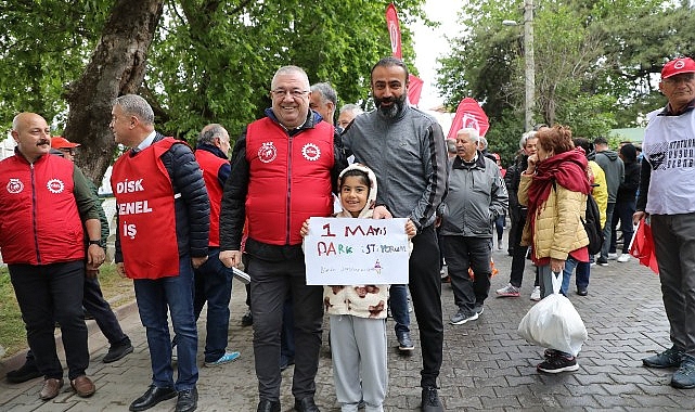 Başkan Zeyrek, 1 Mayıs’ta Emekçilerle Omuz Omuza Yürüdü