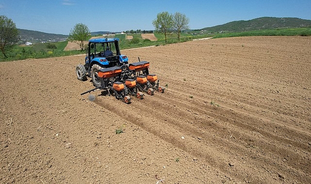 Büyükşehir’in desteğiyle ekim mesaisi başladı