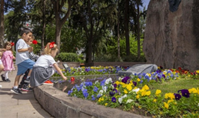 İzmirli annelere en özel kutlama