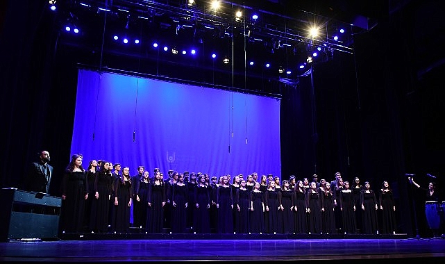 Lüleburgaz Belediyesi Gençlik Korosu’na İzmir’den ödül