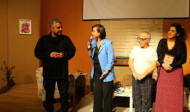 Ayvalık Belediye Tiyatrosu’na ödül yağdı…