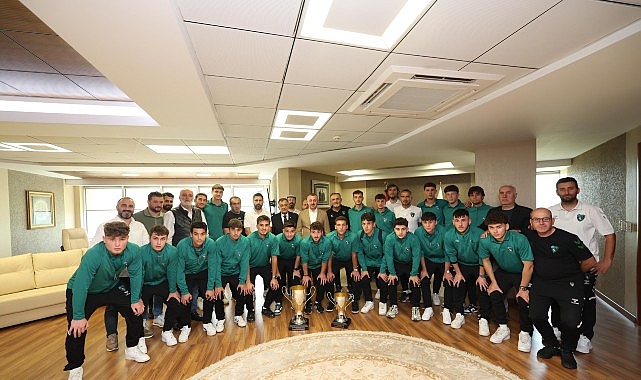 Kocaelispor’un şampiyon gençleri Büyükakın’a geldi
