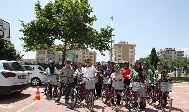KOMEK’te Kadınlar İçin Verilen Bisiklet Kullanma Eğitimi Büyük Beğeni Görüyor