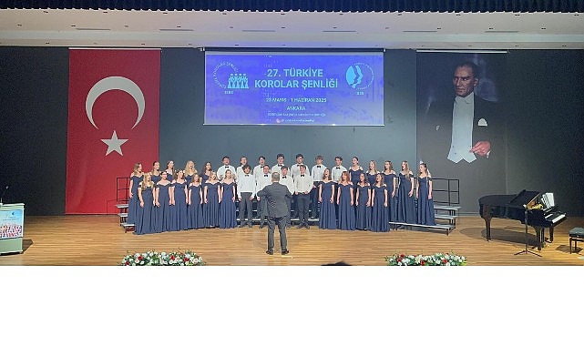 Nilüfer Gençlik Korosu başkentten ödülle döndü