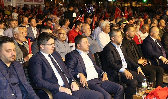 15 Temmuz’da Geceyi Aydınlatan Işık; Ay Yıldız