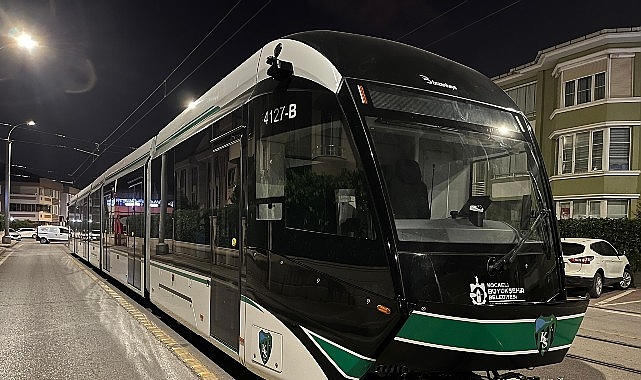 9. tramvay raylara indi, son araç yolda