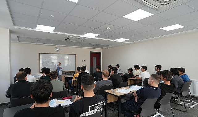 Gençler Yaz Tatilinde Lise Medeniyet Akademileri’nde Buluşuyor