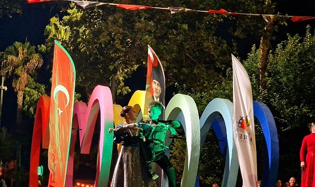 Gürcü dans topluluğundan Kemer’de muhteşem şov