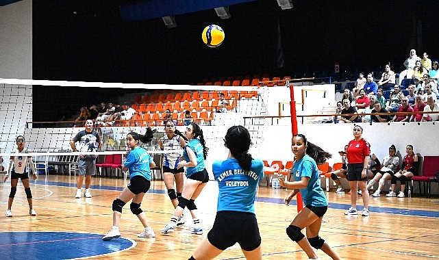 Kemer Belediye Voleybol Takımı galibiyetle başladı