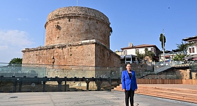 Başkan Vekili Özdemir Hıdırlık Kulesi çalışmalarını inceledi