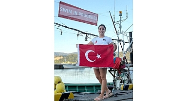 Ege Üniversitesi mezunu milli yüzücü Bengisu Avcı tarihi bir başarıya daha imza attı