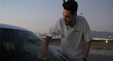 İzmir’de arabada film keyfi