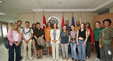 Karşıyakalı öğrencilere uluslararası eğitim desteği